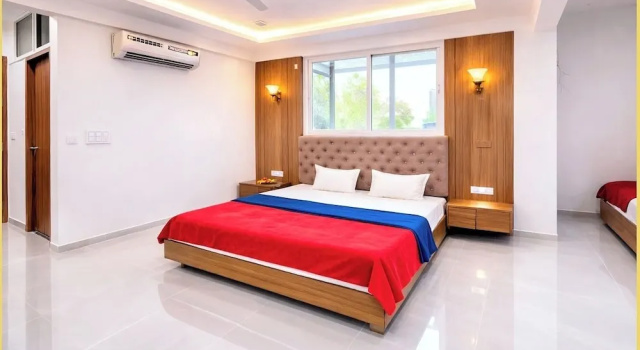 Radhika Palace -near ISCKON &Prem mandir, Забронировать Отель Отели Вриндавана с парковкой, Парковка