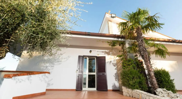 Residence Villantica, Varaa Hotelli Hotellit Vieste uima-altaalla, Uima-allas