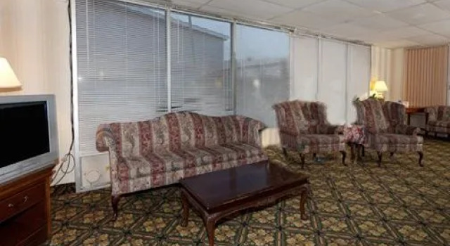 Howard Johnson Inn - Commack, Boek Hotel Commack 