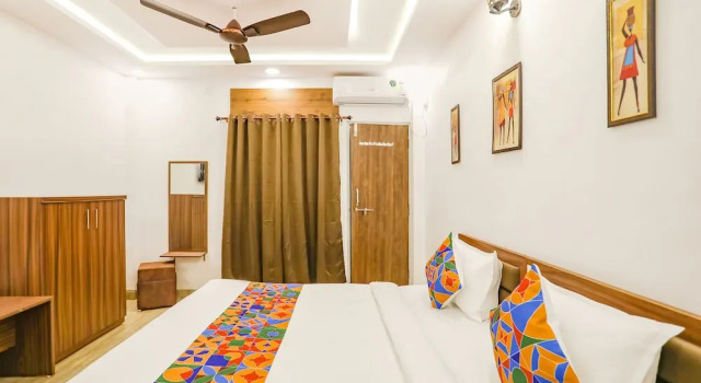Номер Standard FabHotel Duke Inn