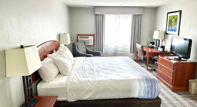 Clarion Hotel and Convention Center Baraboo, Book Hotel Hoteller i Merrimac med parkering, Parkering