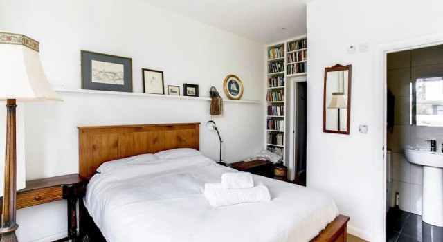 Bright 3 Bedroom Trendy Home by Hampstead, Забронировать Отель Отели Англии 3 звезды, 3*