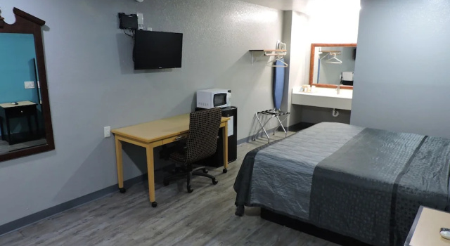 Двухместный номер Economy Coachmans Inn & Suites