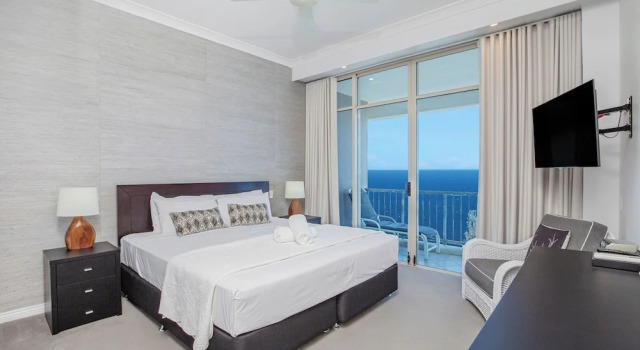 Номер Executive с 2 комнатами с балконом и с видом на океан Oceana On Broadbeach