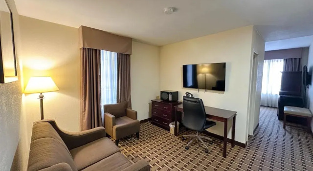 Двухместный люкс Sonesta Essential Hotels Overland Park
