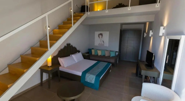 Четырёхместный номер Standard Дуплекс Folie Marine Beach Hotel & Club