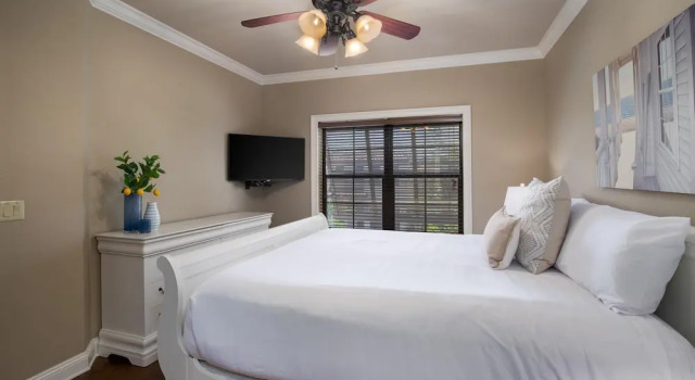 Villa Lago 1909 S 2G 4BR 4BA 12