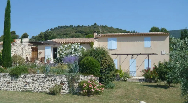 Les Hauts de Vaugines entre Lourmarin et Cucuron, Book Hotel Hoteller i Cucuron med pool, Swimmingpool