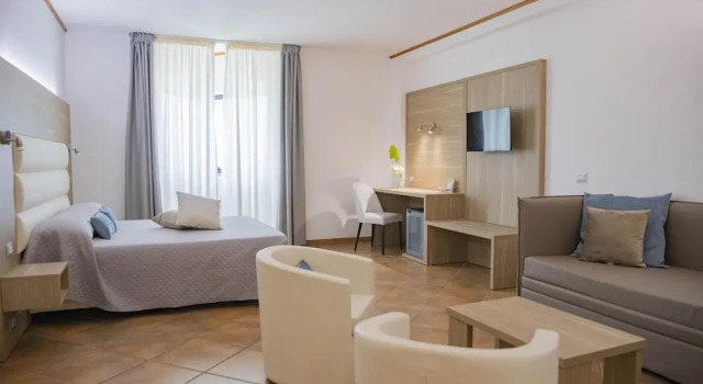 Трёхместный семейный номер Standard Pegasus Hotel