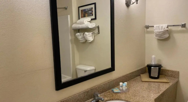 Номер Standard Magnolia Inn Extended Stay of Kingsland - New 2025 - Book a Kitchen Room - 12 Noon Check Out - 4K Black Beds - Saltwater-Mineral Pool open until 4AM - 24-7 Front Desk - LUXE Coffee Bar Award Winning Inn - Save by phone - 912-576-4777