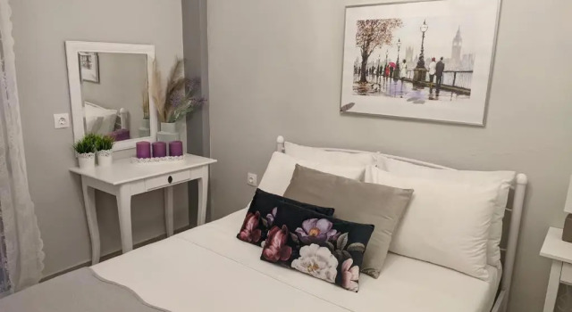 Pietra di Luna 2, Book Hotel Kriopigi 