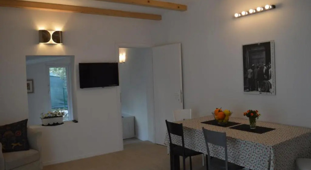 Kućica [kȕtɕitsa] - small house with free parking
