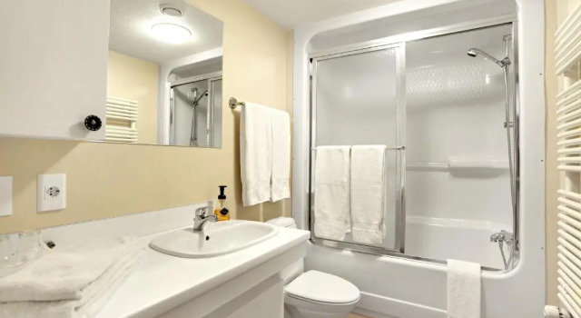 Четырёхместный номер Eldey Airport Hotel