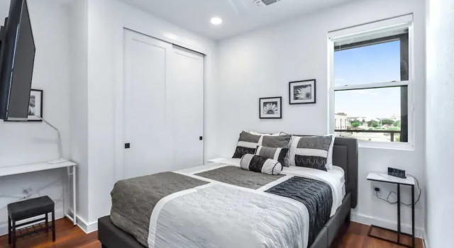 Chic Condo Minutes to Downtown, Gruene, & More, Забронировать Отель Нью-Браунфелс Greater San Antonio, рядом с New Braunfels Town Center at Creekside