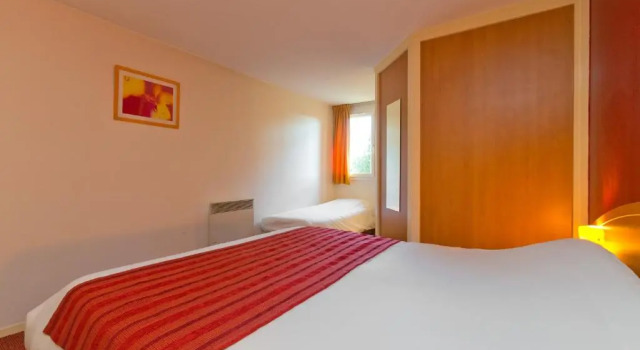 Standart üç kişilik oda Inter-Hotel Prest'Hôtel Epinal