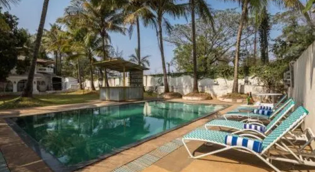 SaffronStays Casa Blanca, Забронировать Отель Отели штата Махараштры с бассейном, Бассейн