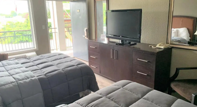 Четырёхместный номер Standard Travel Inn Kingsport
