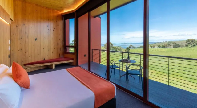 Номер Premium с видом на воду Iron Creek Bay Estate