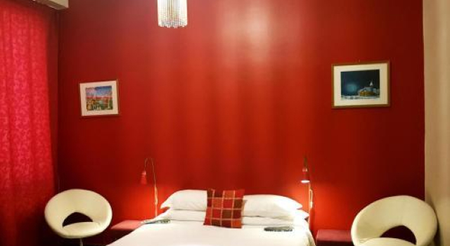 with FREE PARKING - con Parcheggio incluso - The Boheme Navigli - Quiet & comfy vintage Junior Suite, Забронировать Отель Навильи Милан, рядом с Colonne di San Lorenzo