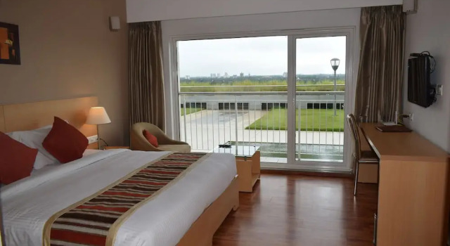 Номер Premium c 1 комнатой с балконом Starlit Suites