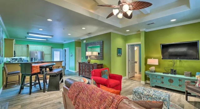 'pacifica' Condo w/ Balcony, Walk To Beach!