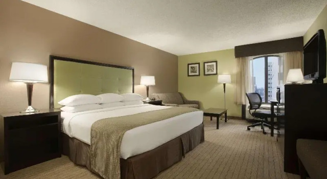 Трёхместный номер Business Days Inn by Wyndham Baltimore Inner Harbor