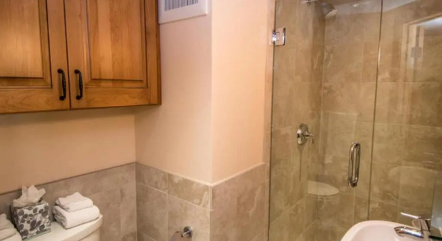 Коттедж Fifth Avenue Unit 202