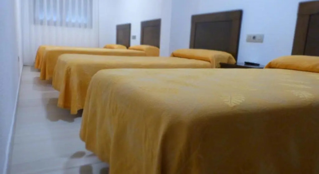 Четырёхместный номер Standard Hostal Restaurante La Masía