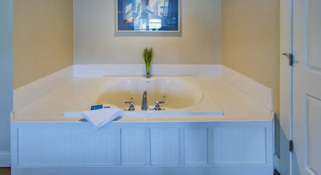 Номер Executive Edgewater Resort
