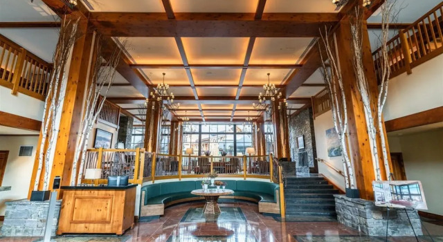 2 BR Lodge at Spruce Peak, Varaa Huoneisto Hotellit New England uima-altaalla, Uima-allas