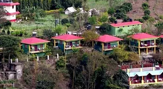 Anand Lok, Rezervovat Hotel Sirasu Uttarakhand
