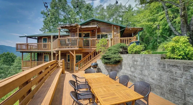 Коттедж с 4 комнатами с балконом 'skyview Retreat' Cabin w/ Mountain Views!