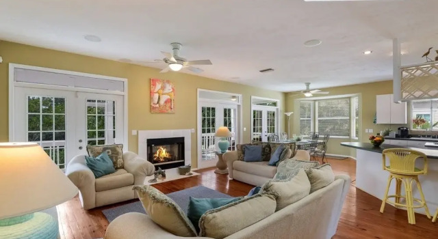 Hibiscus Villa 2 Bedroom Home by Redawning