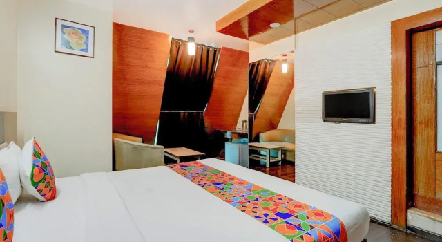 Номер Deluxe Fabhotel Madhura Residency