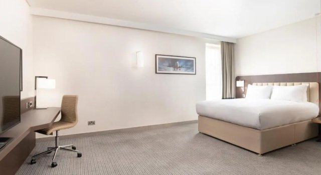 Двухместный номер для гостей с ограниченными возможностями Hilton London Gatwick Airport