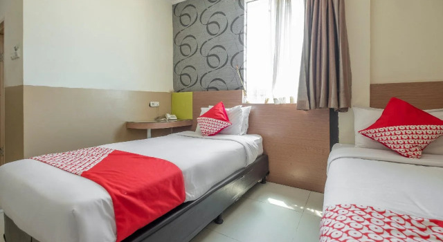 Urbanview Hotel Capital Makassar, Book Hotel Hotels in Sulawesi with Parking, Parking