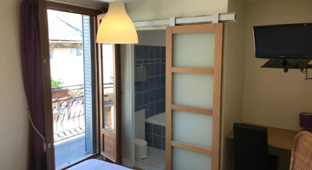 Двухместный номер Standard с балконом Les apparthotels de la fontaine