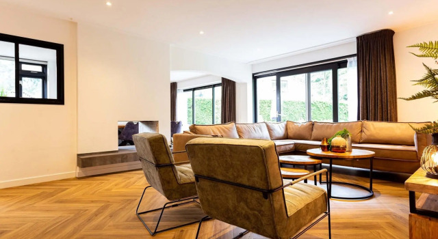 Holiday home with sauna and two hottubs, in a holiday park near the Veluwe, Rezerwuj Hotel Ede Veluwe