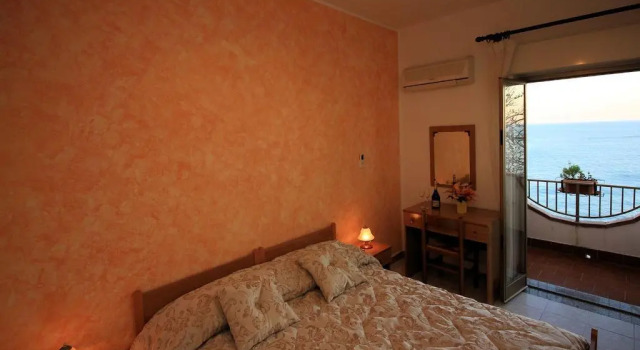 Camere Santa Margherita, Book Hotel Hoteller i Sant'Alessio Siculo med morgenmad, Morgenmad