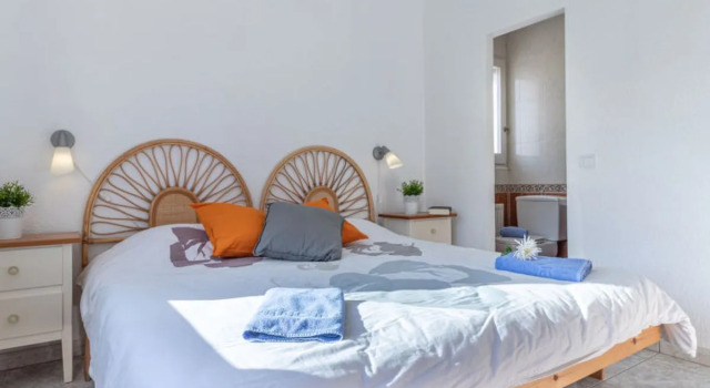 House Montgri Ispica 16463, Забронировать Отель Отели Alt Empordà с парковкой, Парковка