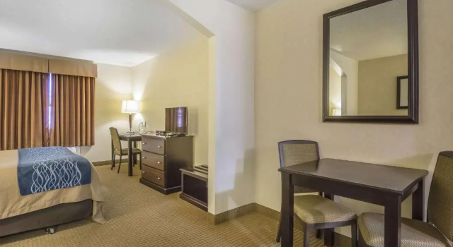 Люкс Comfort Inn & Suites