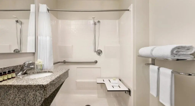 Четырёхместный номер Deluxe The Domain Hotel