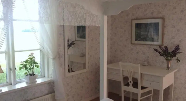 Tullsta B&B, Varaa Bed and Breakfast Sala 