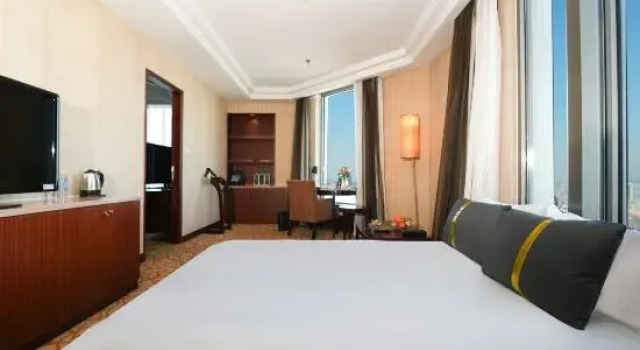 Четырёхместный семейный люкс c 1 комнатой Celebrity City Hotel Nanjing