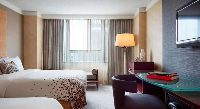 Четырёхместный номер Standard Renaissance Columbus Downtown Hotel