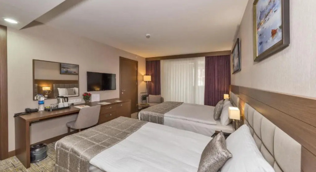 Семейный номер Standard с балконом Land Park Hotel