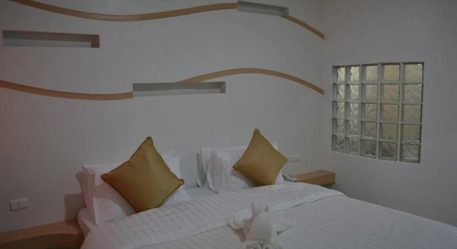 Romantic Hotel, Забронировать Отель Отели Районг с парковкой, рядом с Пешеходная улица Йомджинда, Парковка