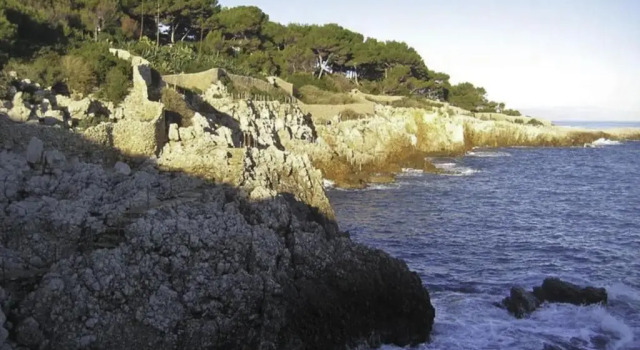 Ermitage studio, front de mer, plage 200m, Забронировать Отель Антиб Приморские Альпы