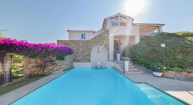 Villa Le Rocce in Olbia, Book Villa Hoteller i Porto Rotondo med parkering, Parkering