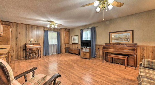 Cozy Charlotte Retreat w/ Yard ~ 5 Mi to Dtwn, Rezervați Hotel Charlotte Carolina de Nord